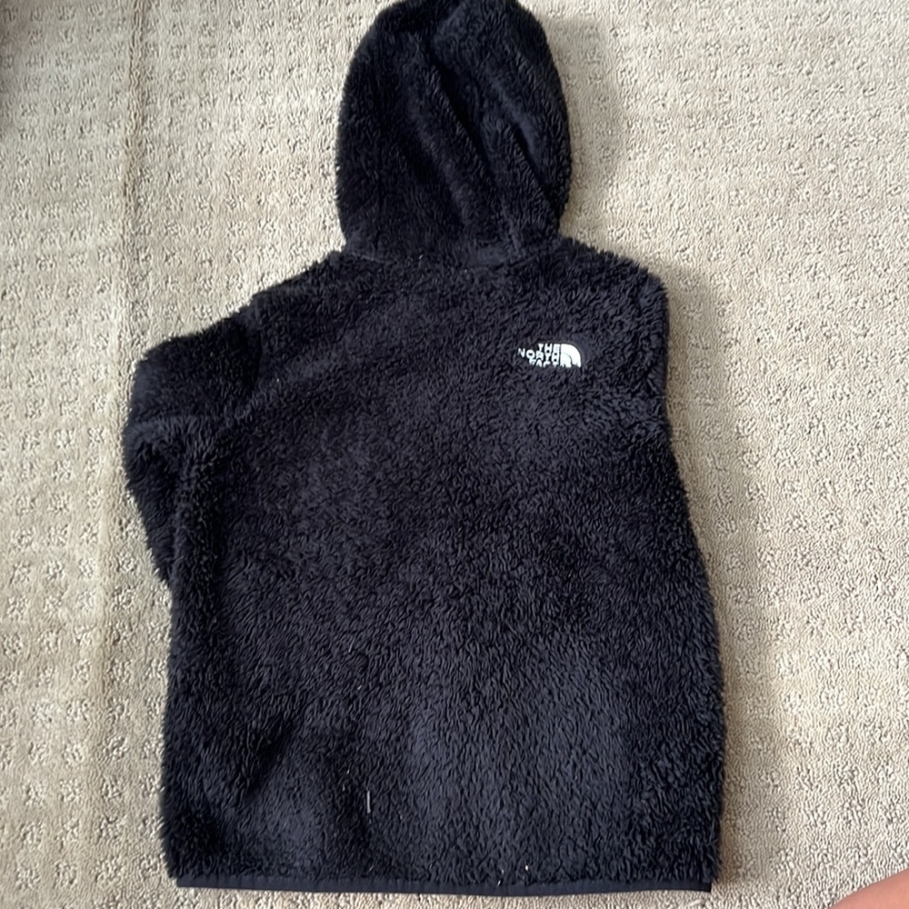 Girls North Face size XS (6) black fuzzy hooded fleece - Picture 3 of 3